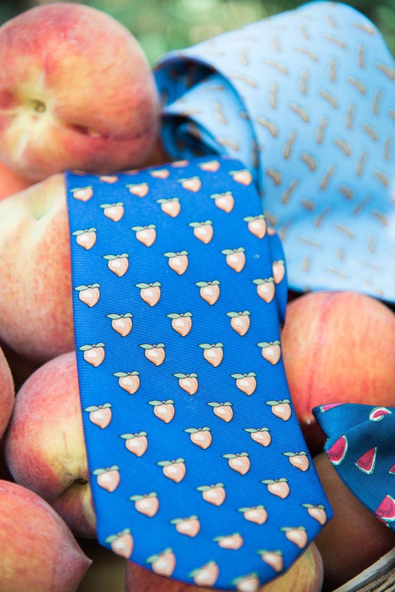 以桃子为特色的南方领带